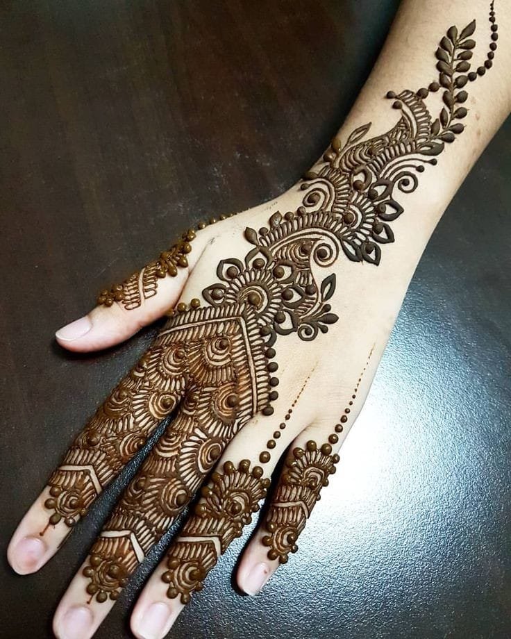 a mehndi design arabic