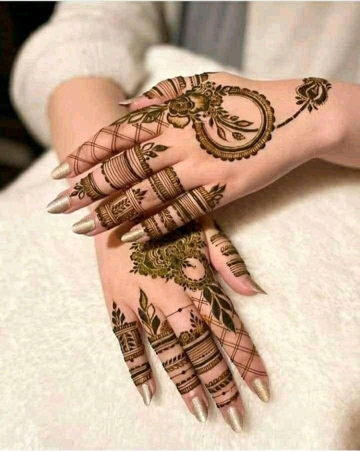 front hand mehndi design