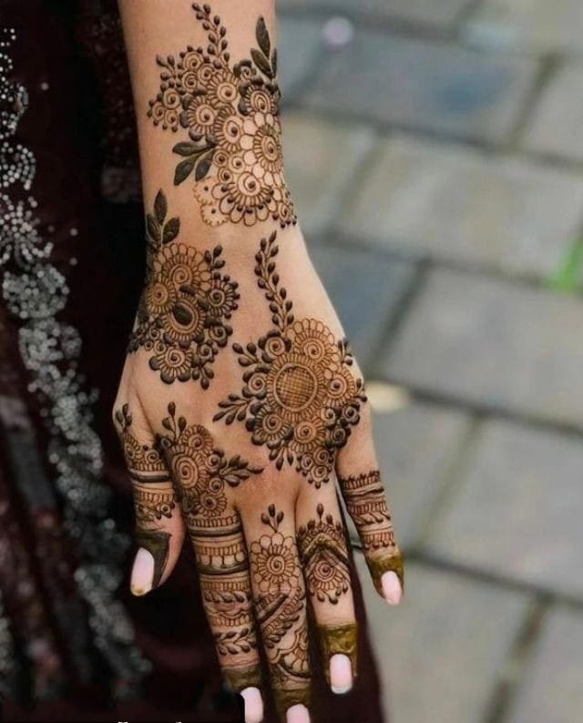 mehndi design easy front hand