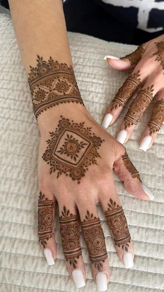 front hand mehndi design