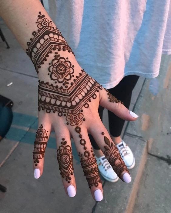 mehndi design easy front hand