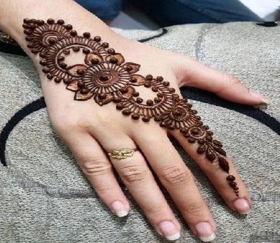 back hand mehndi design