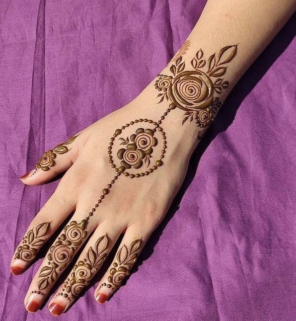 back hand mehndi design